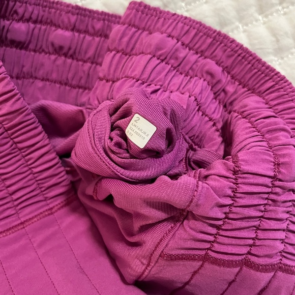 Lululemon Pow Pink Hotty Hot HR 2.5 Lined Short 2 - Picture 4 of 4